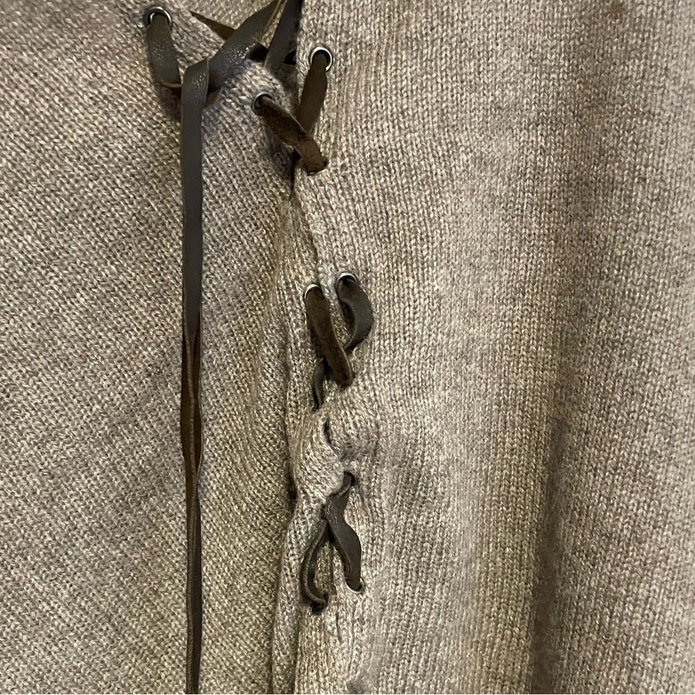 27 Miles Malibu, Beautiful Cashmere Poncho Wrap! Super stylish and cozy! - Picture 5 of 7